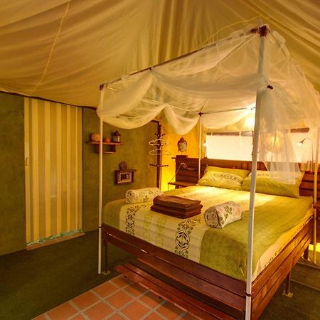 Baan Mae Ying Bungalows & Luxury Glamping Tents Bed and Breakfast Thalang Esterno foto