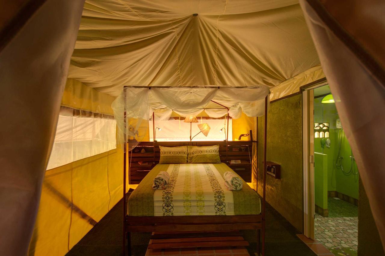 Baan Mae Ying Bungalows & Luxury Glamping Tents Bed and Breakfast Thalang Esterno foto